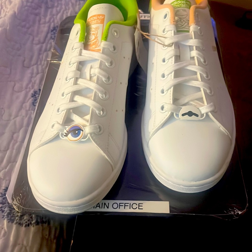 Sesame street adidas kermit and miss piggy brand new jo box with tags never worn